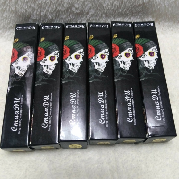 Lipstick - Picture 3 of 8